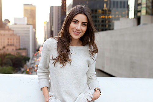 500x332_0042_Beautiful young woman sitting on a bridge across the boulevard in urban scenery, downtown, at sunset, smili Image Text: 500x332_0042_Beautiful young woman sitting on a bridge across the boulevard in urban scenery, downtown, at sunset, smili